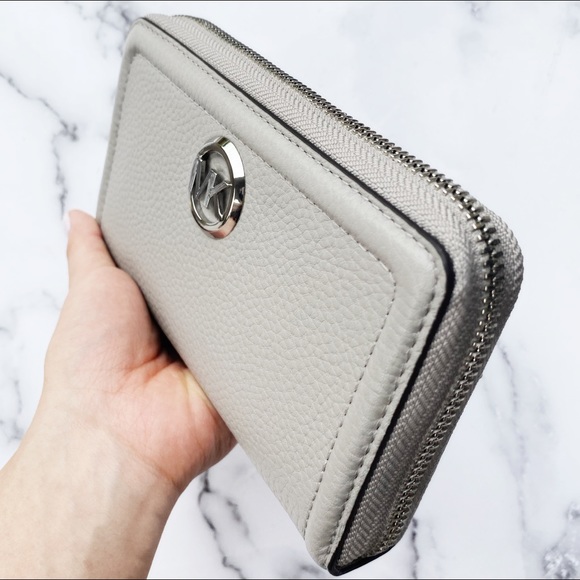 SALE‼️‼️Michael Kors Jet Set Wallet Phone Wristlet - Picture 6 of 8